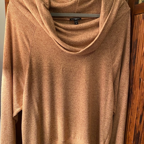 Express Women’a Sweater - Picture 2 of 3